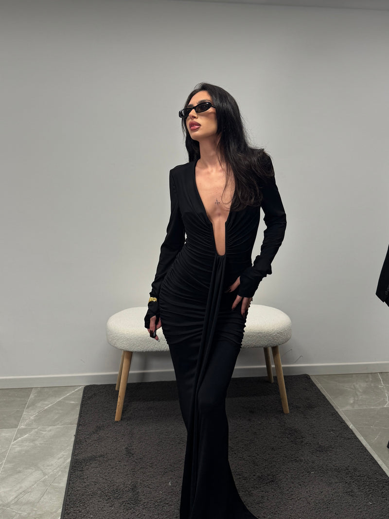 The winter long tail dress black