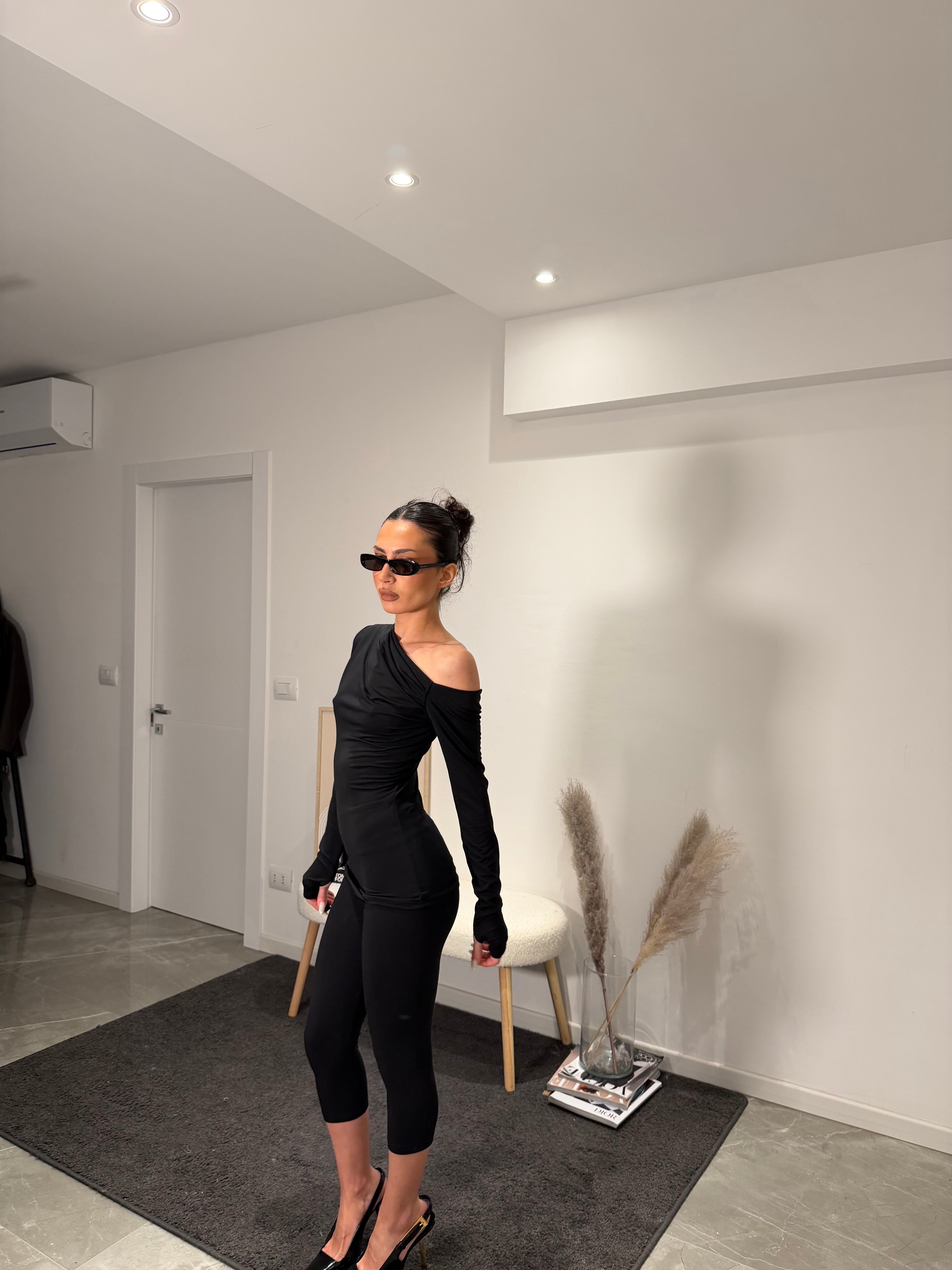 T-shirt asymmetric black