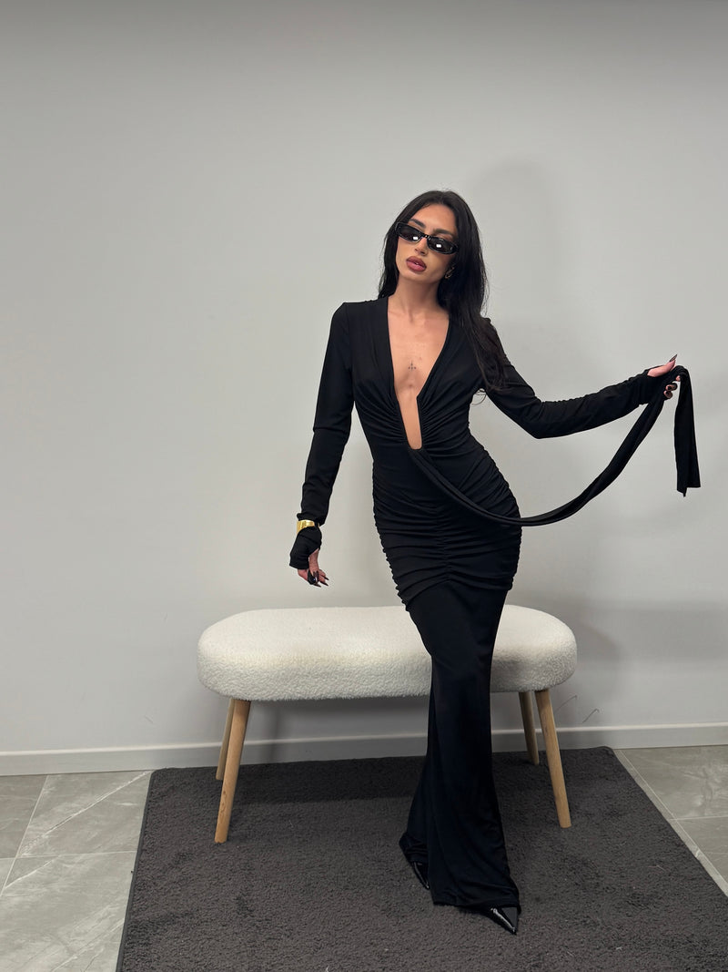 The winter long tail dress black