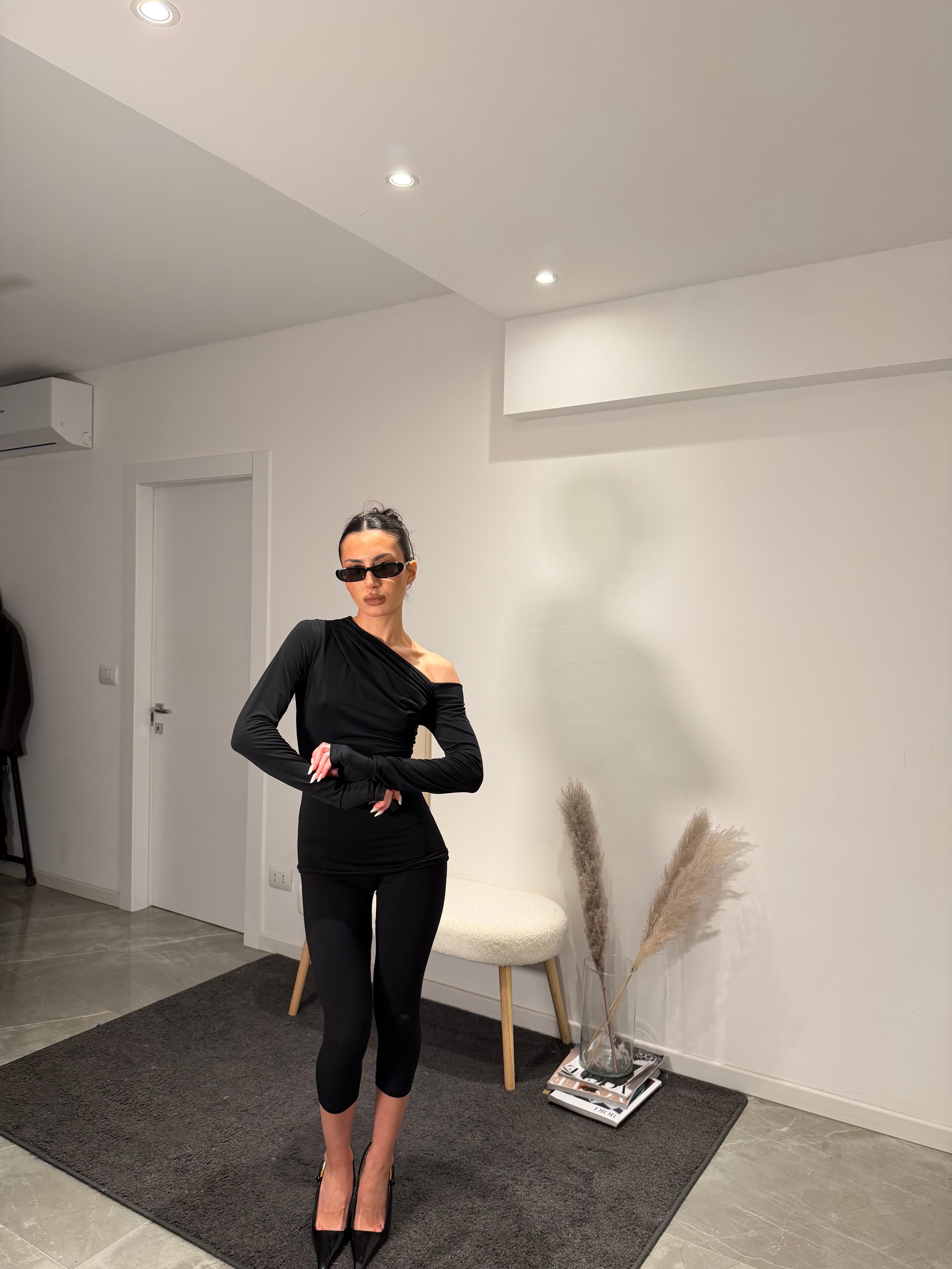 T-shirt asymmetric black