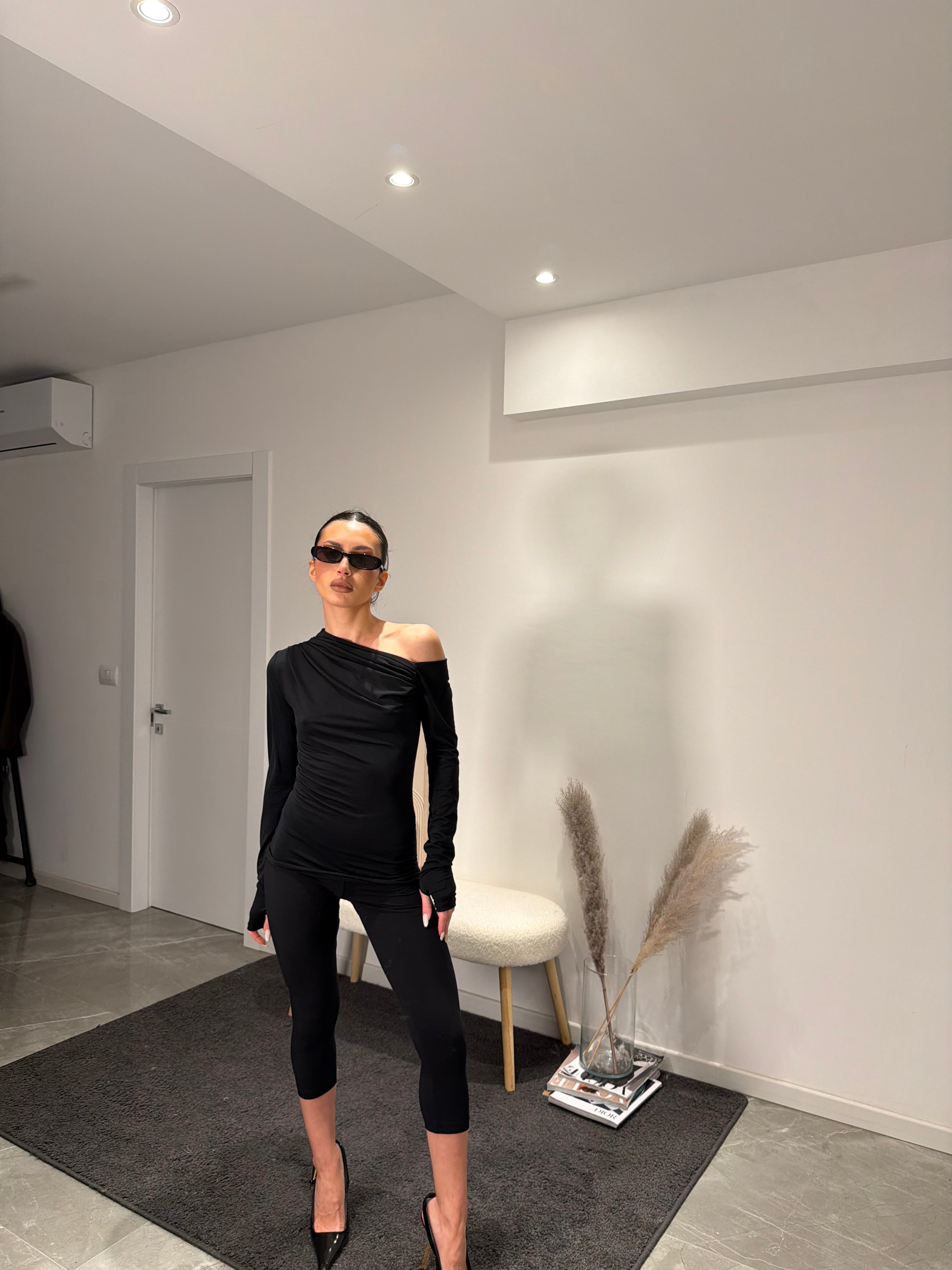 T-shirt asymmetric black